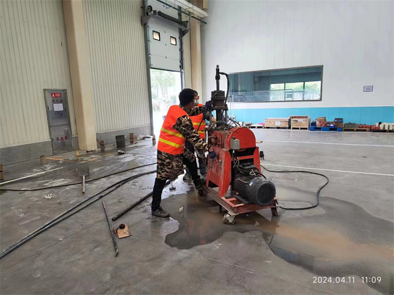 绥宁厂房地面下沉塌陷注浆加固施工